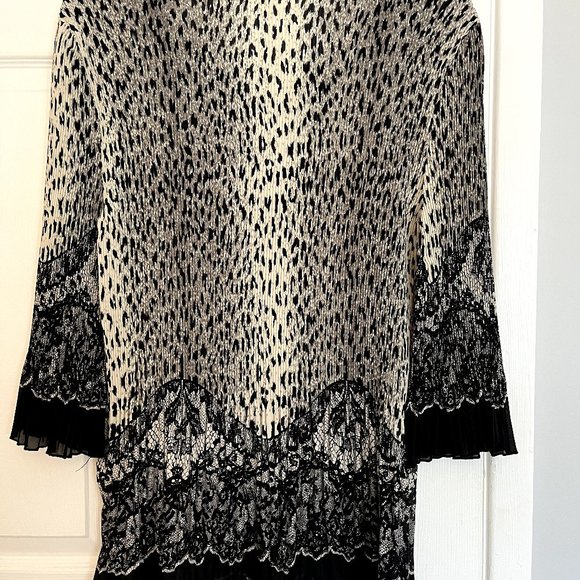 Nicola, black and white tunic top - Picture 2 of 5